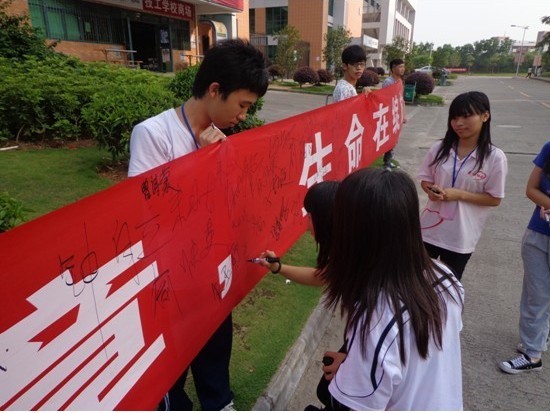 “感恩六月，爱在父亲节”主题签名会活动